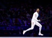 乐动体育-法国击剑选手飒爽英姿，夺得金牌