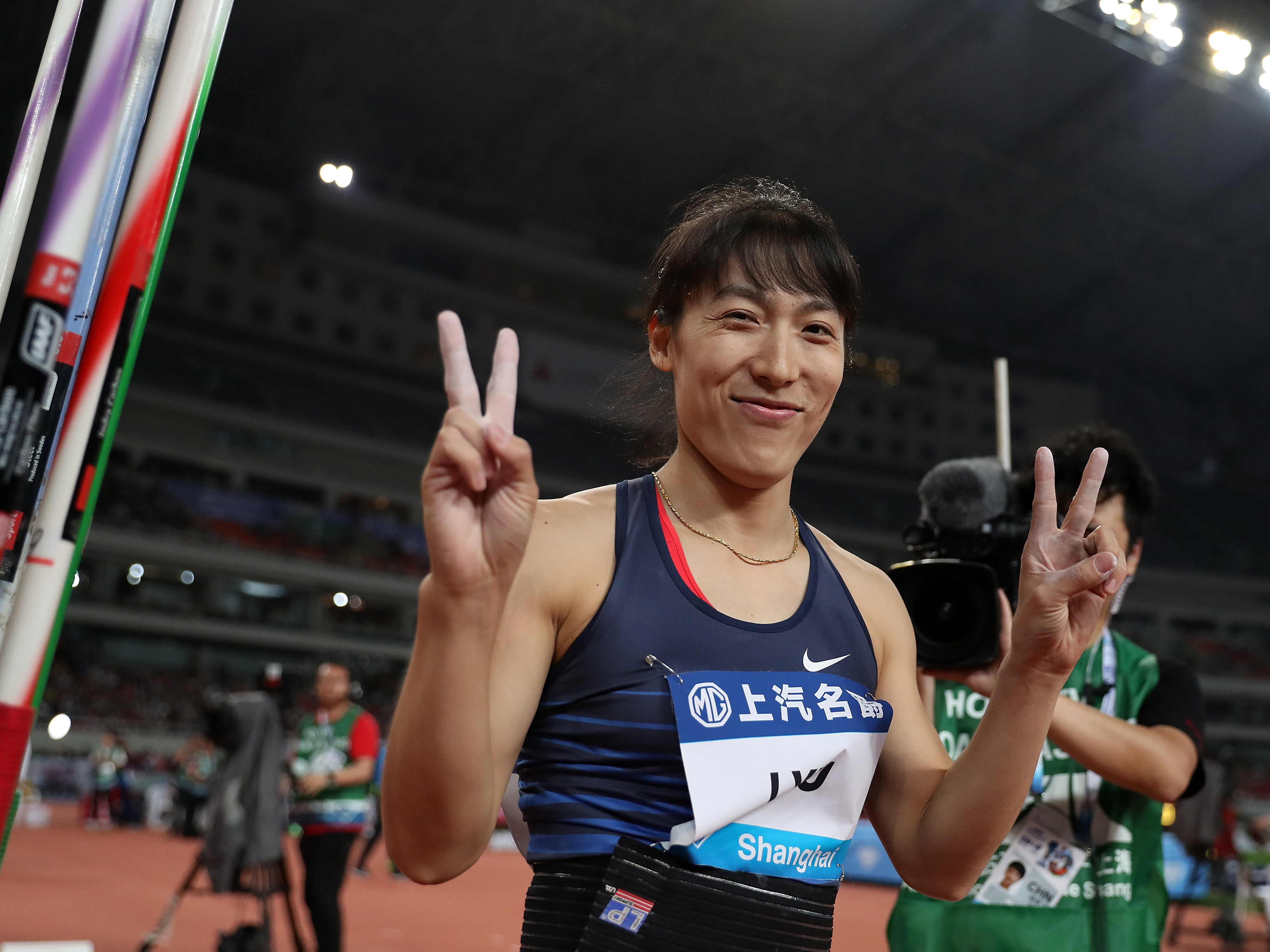 关于国际田联跳水选手精湛绝伦，夺得金牌的信息