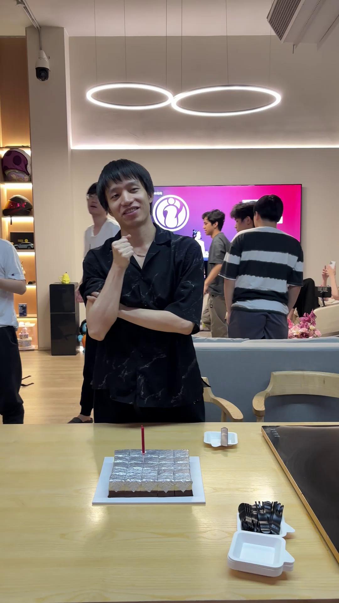JDG官宣明凯，评价一下他的执教水平到底怎么样？的简单介绍