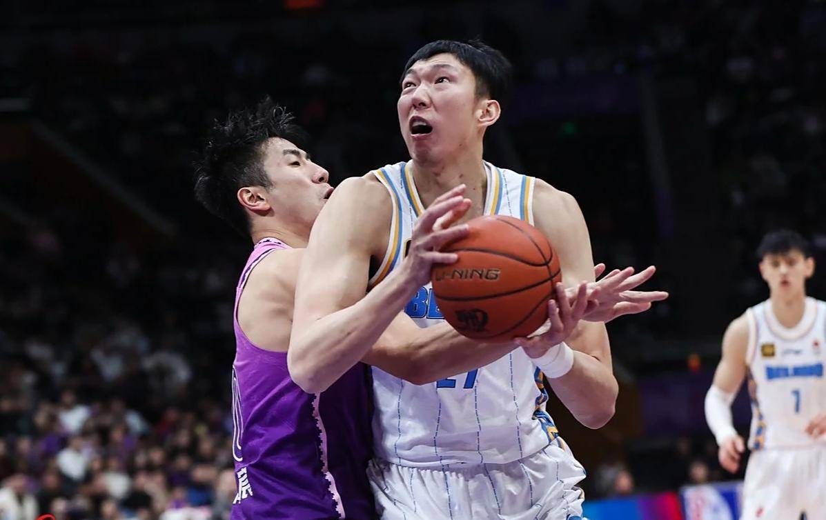 中国男篮NBA夏联集锦周琦17分9板，中国男篮胜黄蜂的简单介绍