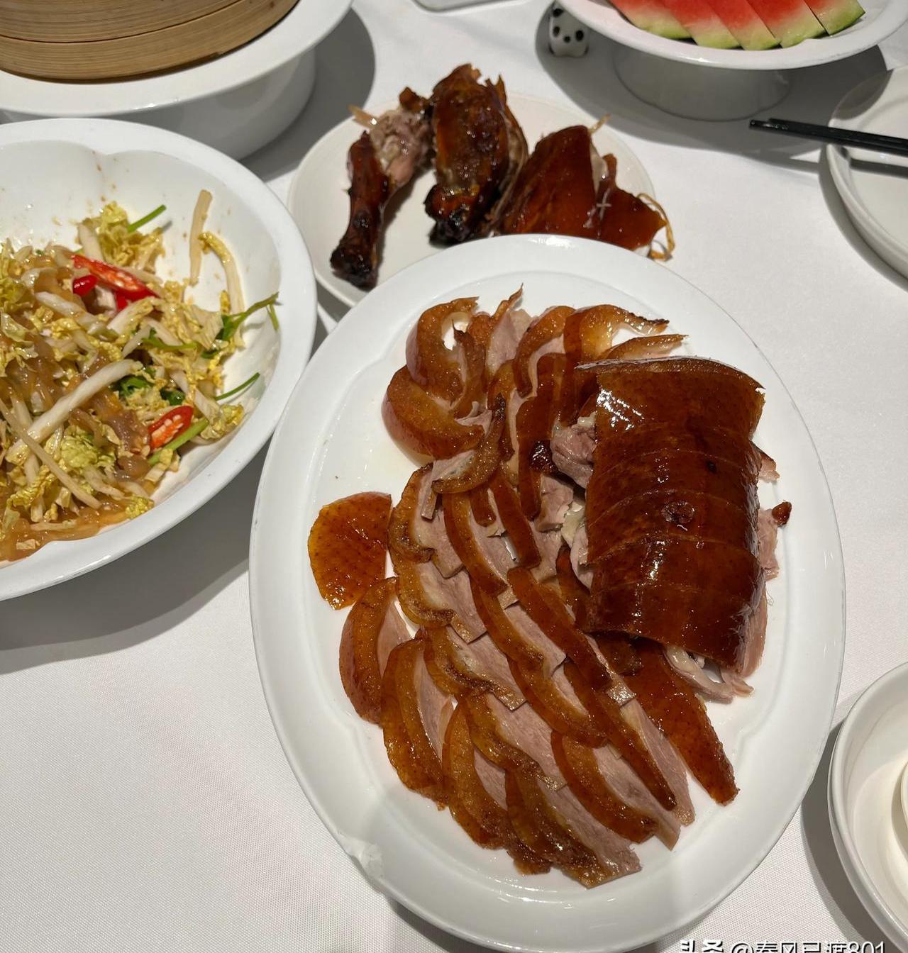 关于有点难！约基奇初次尝试北京烤鸭，手法略显生疏的信息