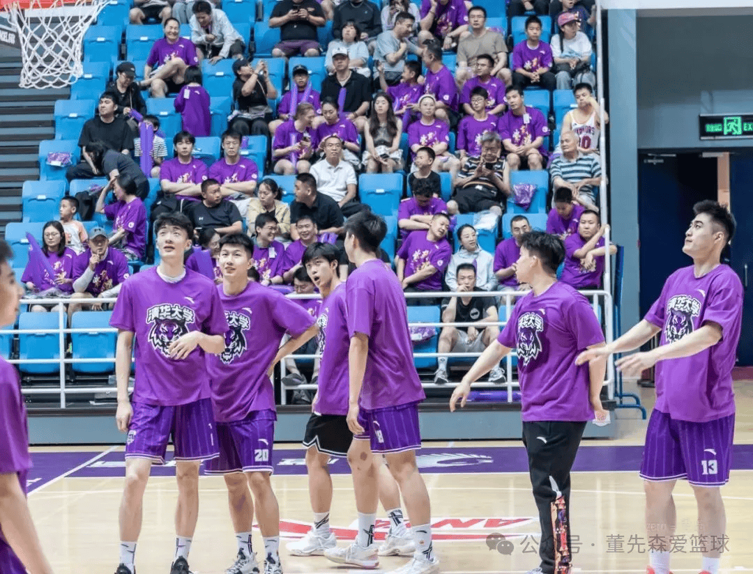 清华大学球员逄砚钧社媒晒退役vlog：清华男篮24号退役