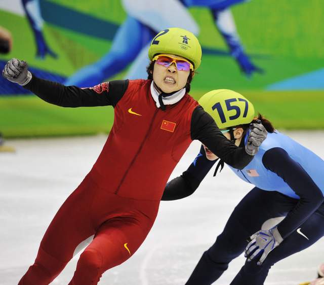 芬兰冰雪选手力抢前位！速滑冰场闪耀的简单介绍