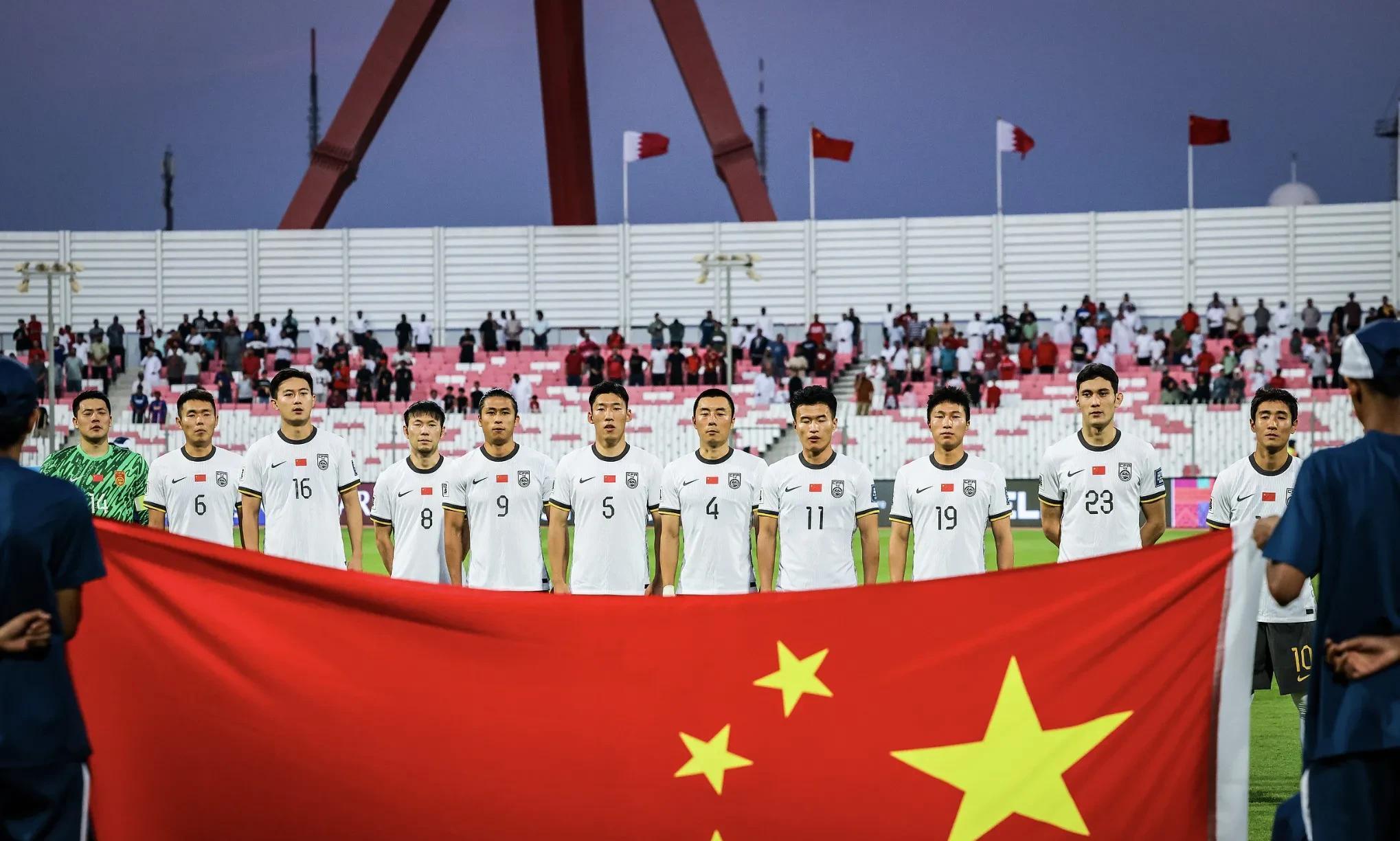 包含国足新帅年薪曝光，邀请施密特受阻，冲击2030世界杯堪忧的词条